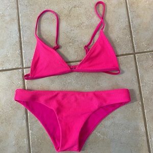 Frankie’s bikini hot pink